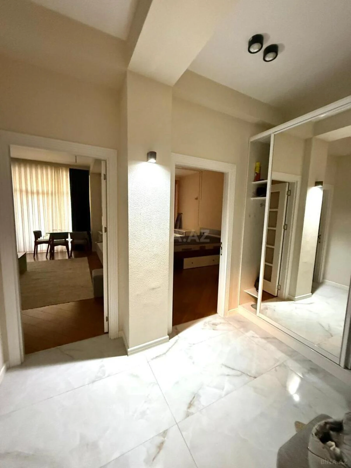 Kirayə verilir 2 otaqlı mənzil 77 m²