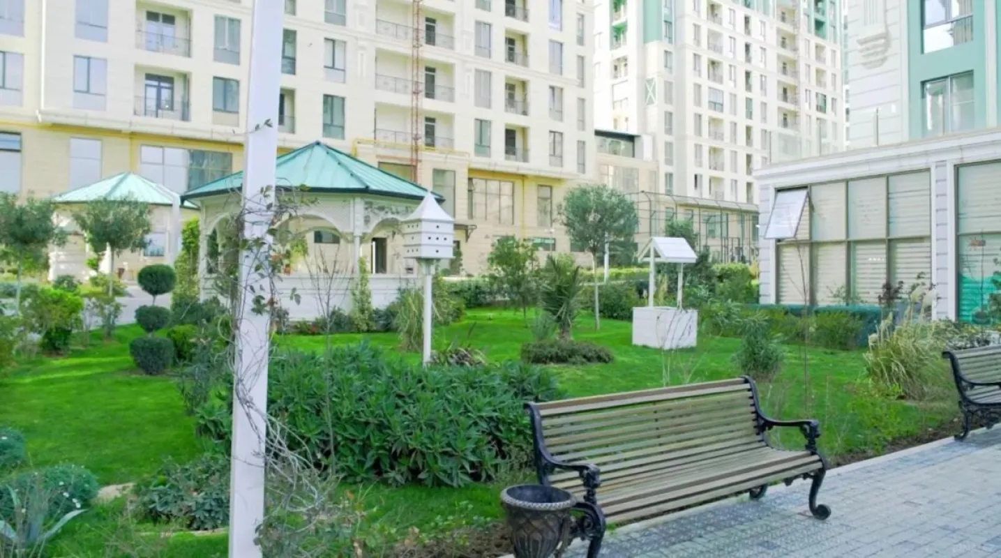 Satılır 4 otaqlı mənzil 220 m²