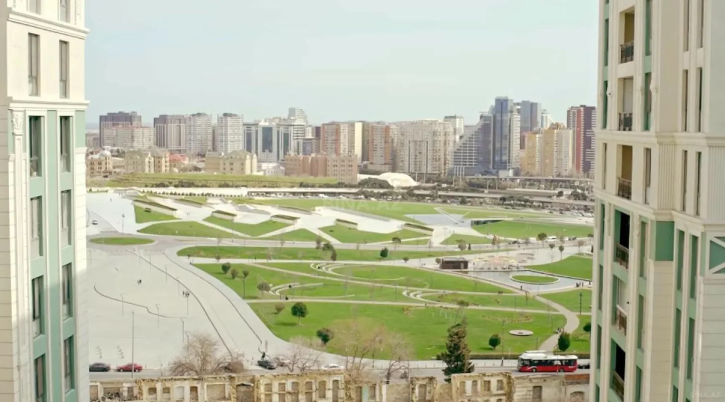 Satılır 4 otaqlı mənzil 220 m²