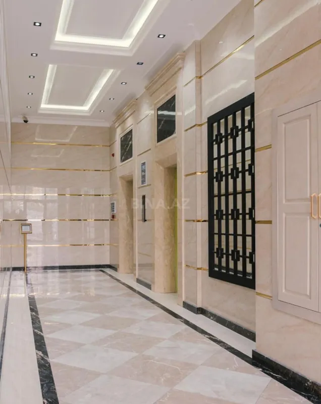 Satılır 4 otaqlı mənzil 220 m²