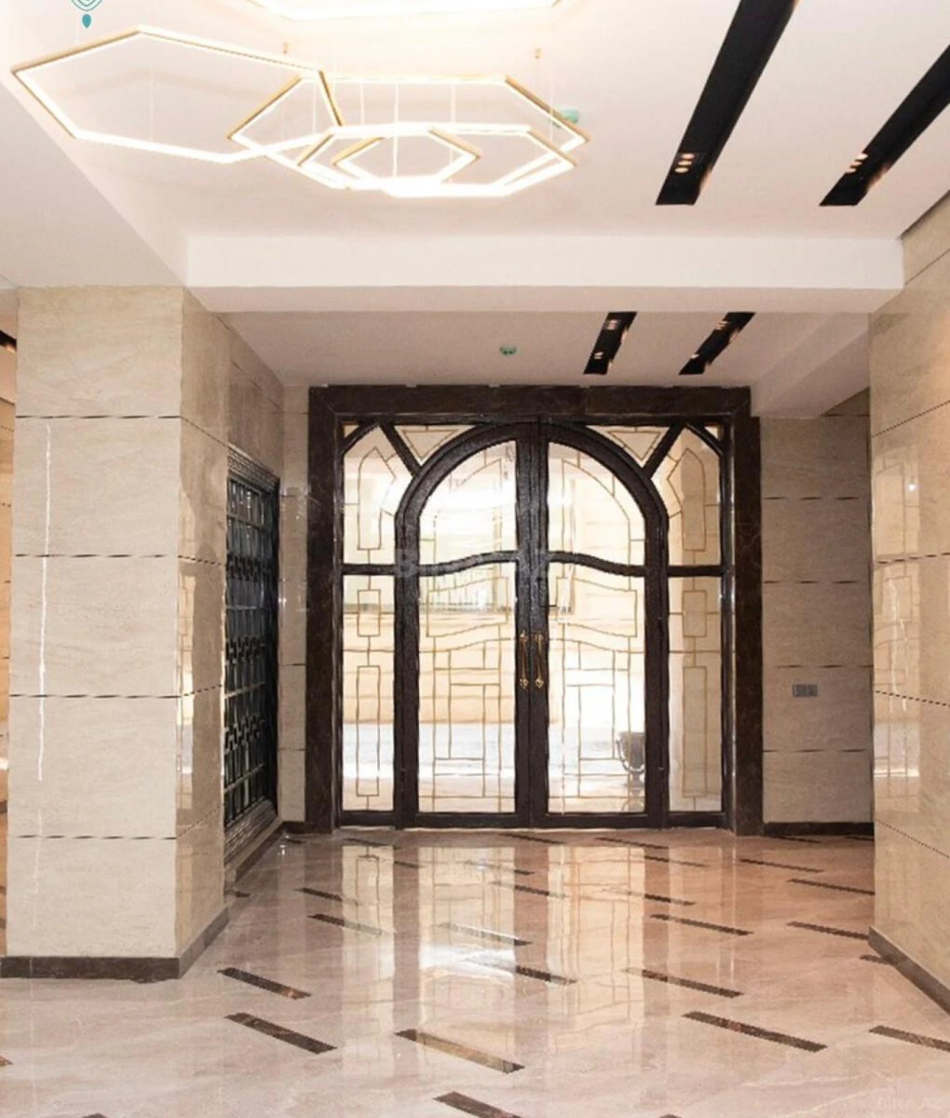 Satılır 4 otaqlı mənzil 220 m²