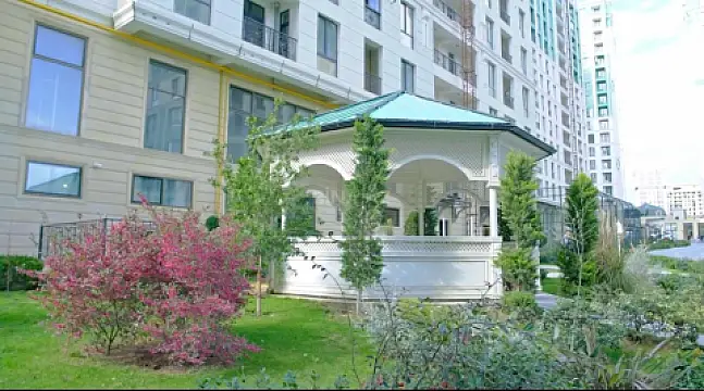 Satılır 4 otaqlı mənzil 220 m²