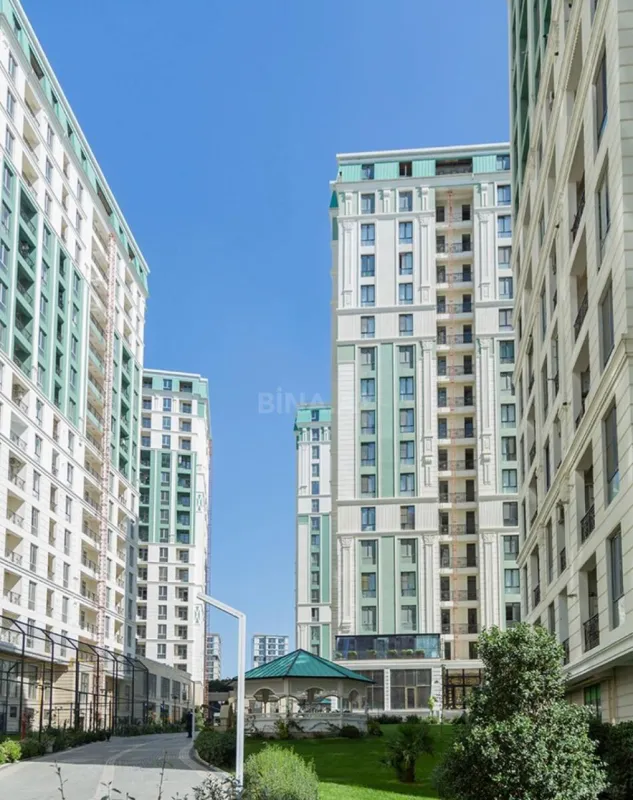 Satılır 4 otaqlı mənzil 220 m²