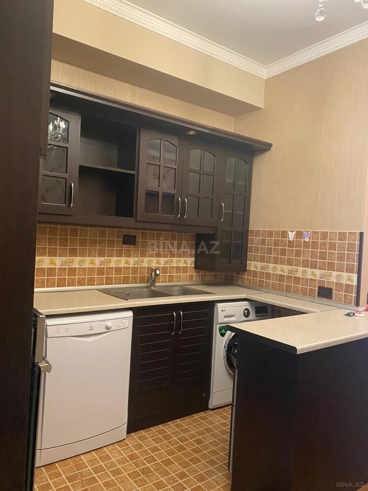 Kirayə verilir 2 otaqlı mənzil 102 m²