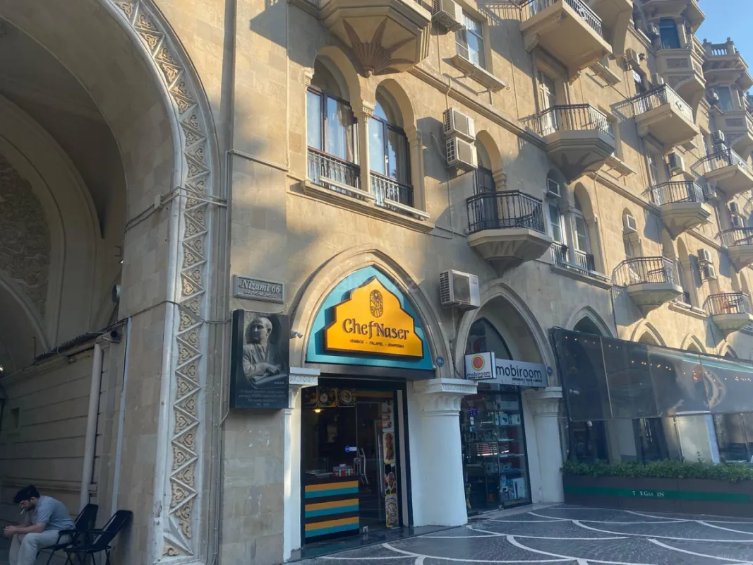 Kirayə verilir 2 otaqlı mənzil 102 m²