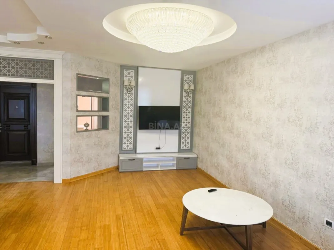 Kirayə verilir 2 otaqlı mənzil 82 m²