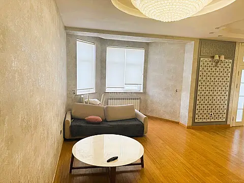 Kirayə verilir 2 otaqlı mənzil 82 m²