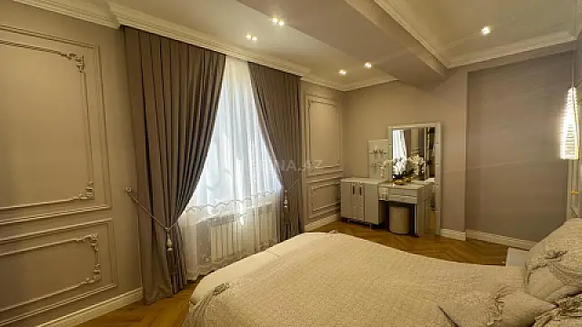 Satılır 3 otaqlı mənzil 130 m²