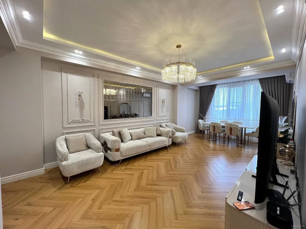 Satılır 3 otaqlı mənzil 130 m²