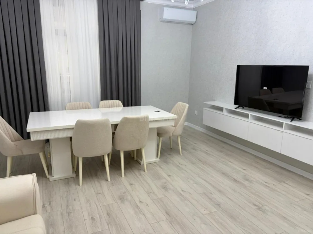 Kirayə verilir 3 otaqlı mənzil 145 m²