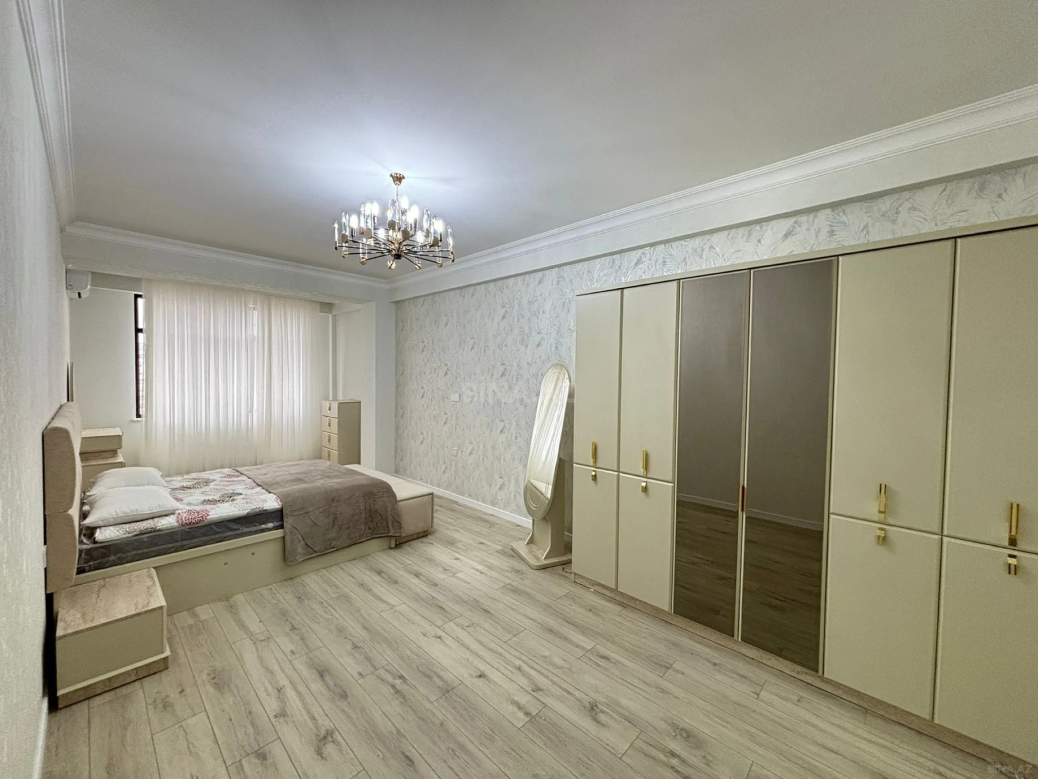 Kirayə verilir 3 otaqlı mənzil 145 m²