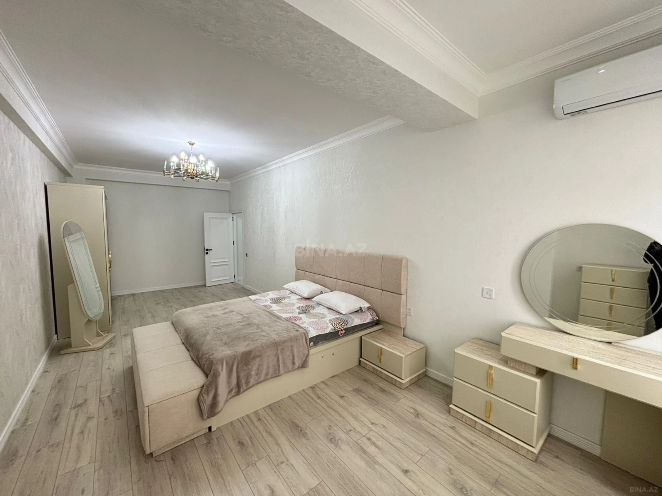 Kirayə verilir 3 otaqlı mənzil 145 m²