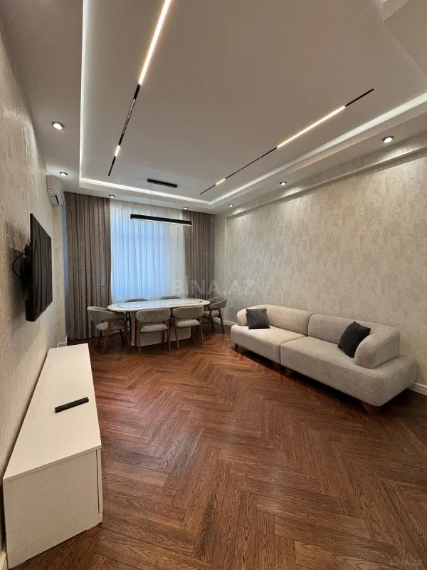 Kirayə verilir 2 otaqlı mənzil 86 m²