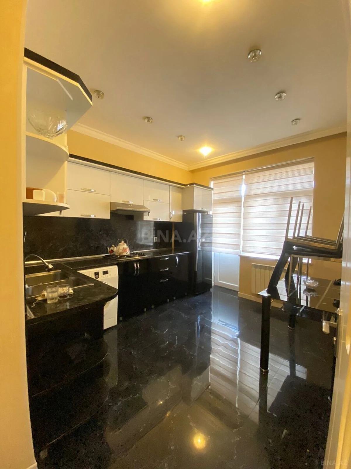 Kirayə verilir 2 otaqlı mənzil 80 m²