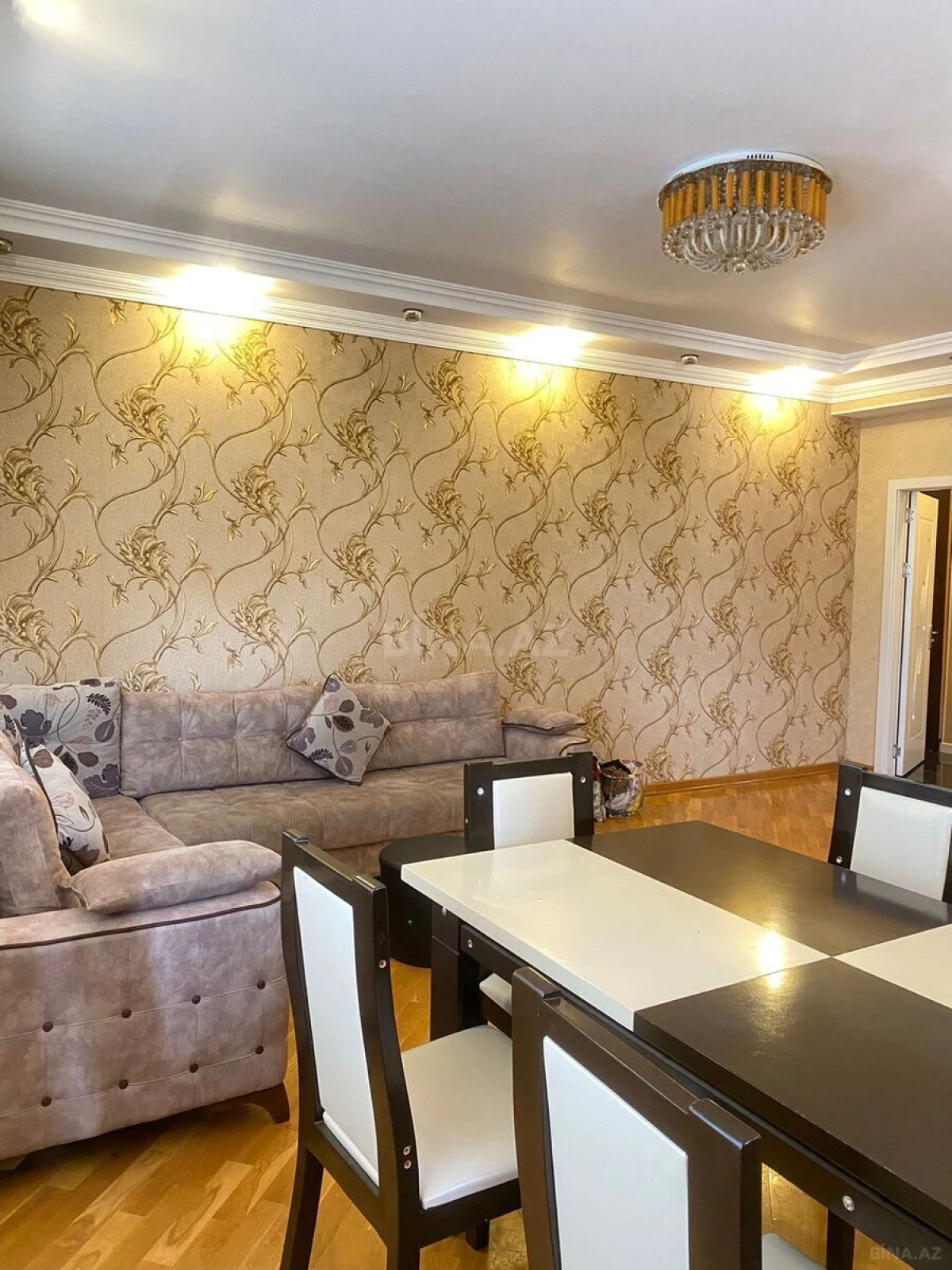 Kirayə verilir 2 otaqlı mənzil 80 m²