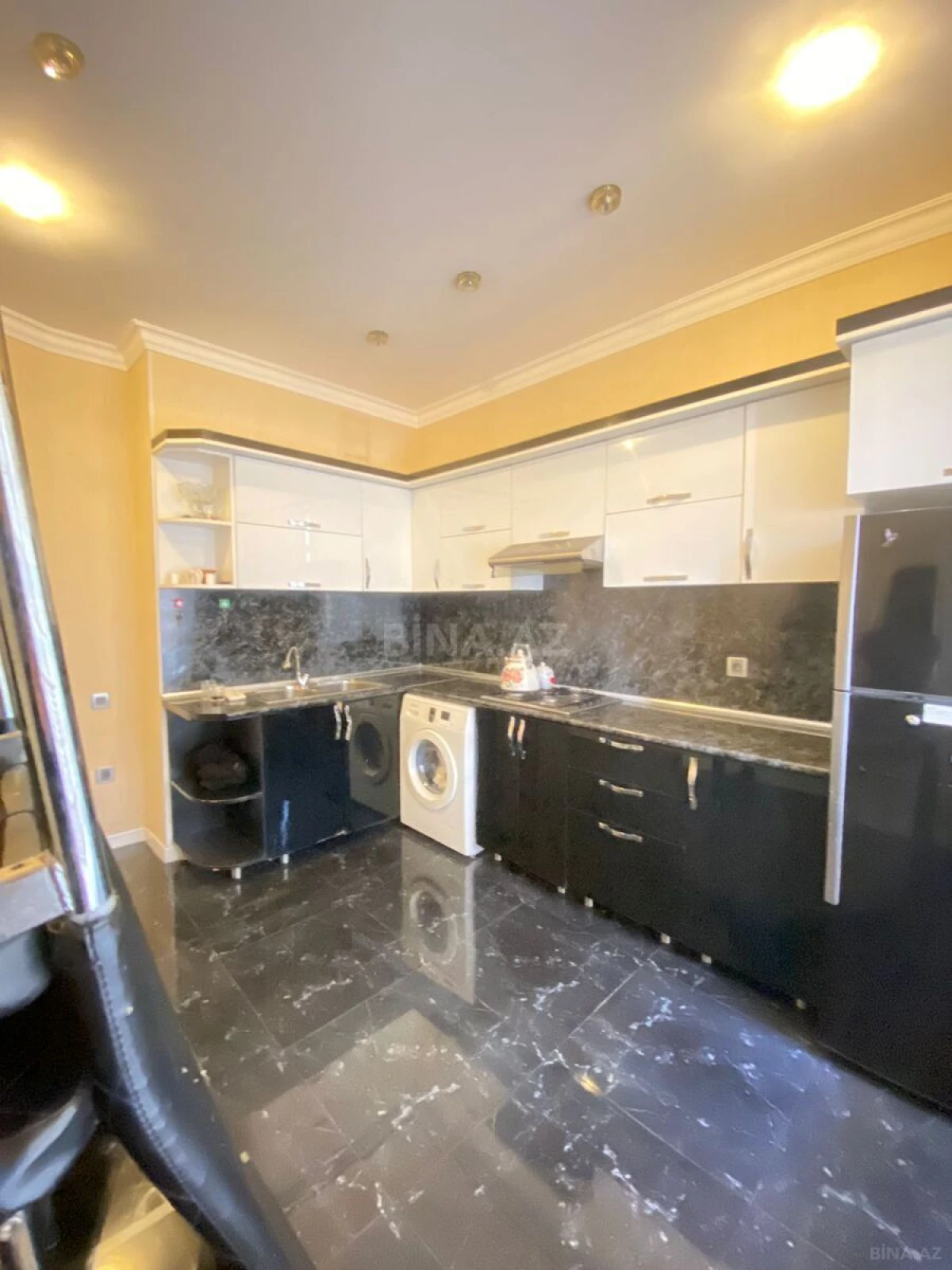 Kirayə verilir 2 otaqlı mənzil 80 m²