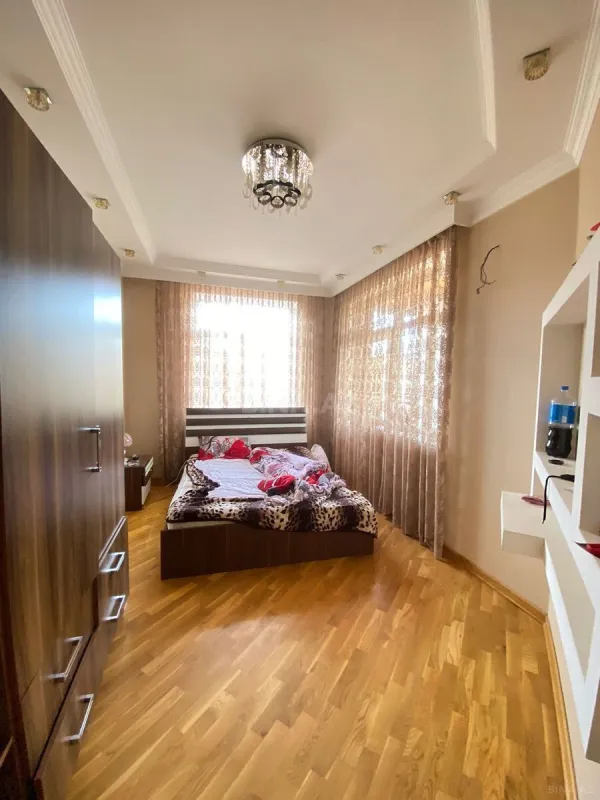 Kirayə verilir 2 otaqlı mənzil 80 m²