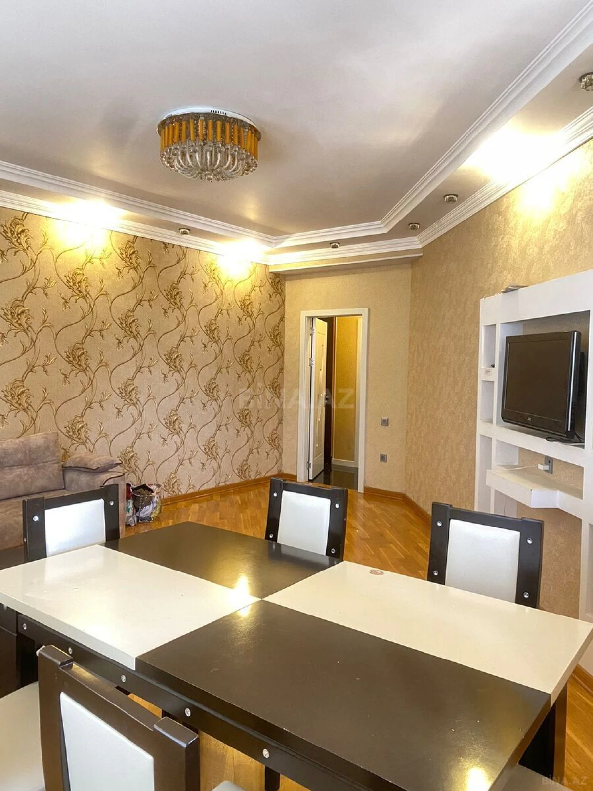 Kirayə verilir 2 otaqlı mənzil 80 m²