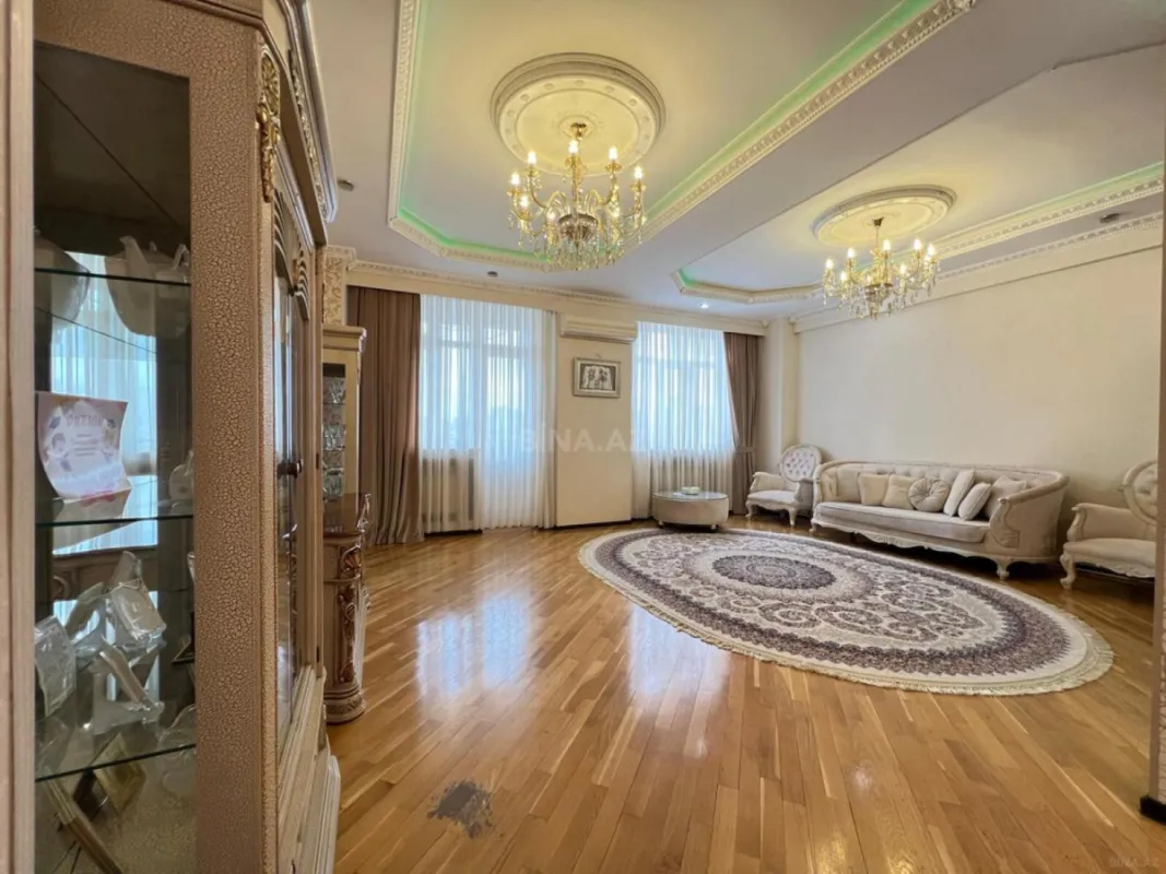 Satılır 3 otaqlı mənzil 170 m²