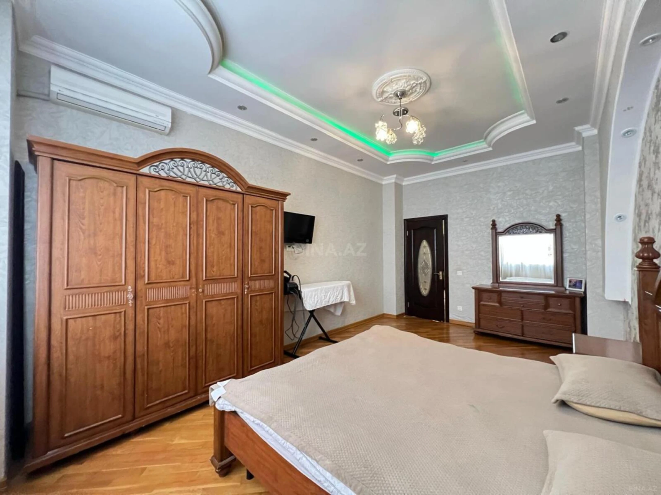 Satılır 3 otaqlı mənzil 170 m²