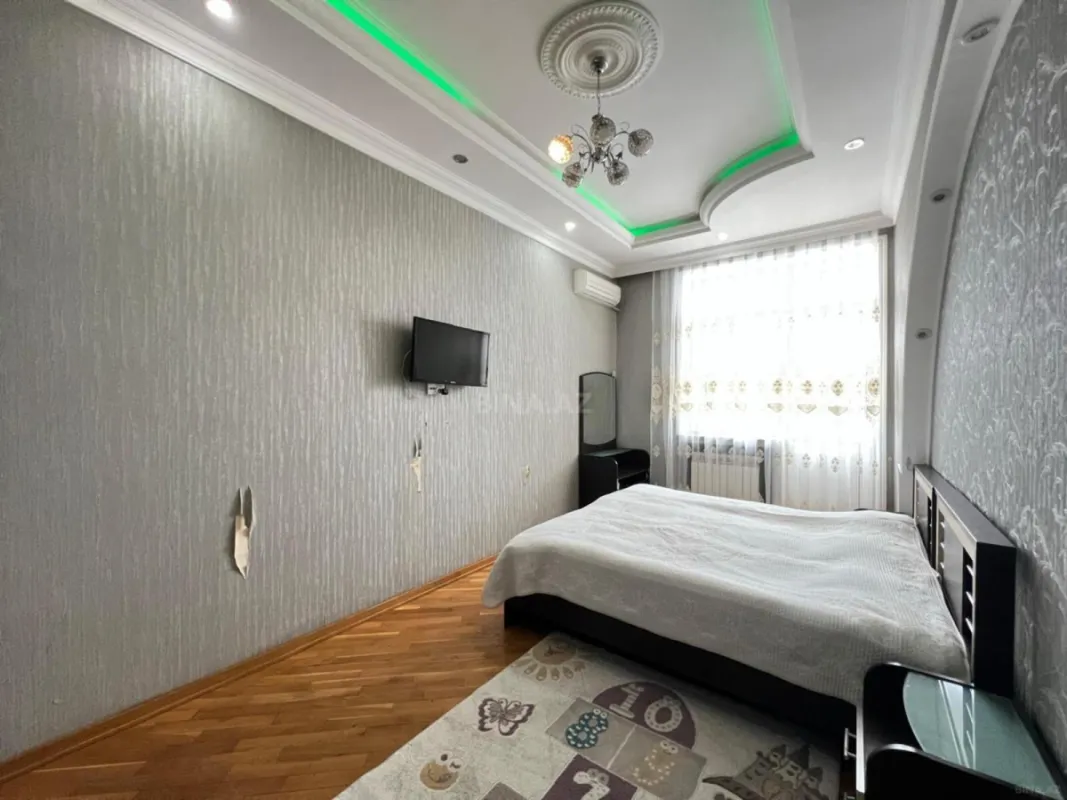 Satılır 3 otaqlı mənzil 170 m²