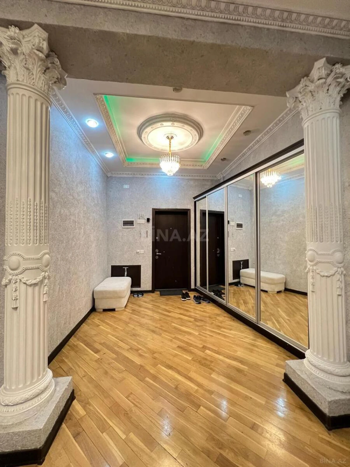 Satılır 3 otaqlı mənzil 170 m²