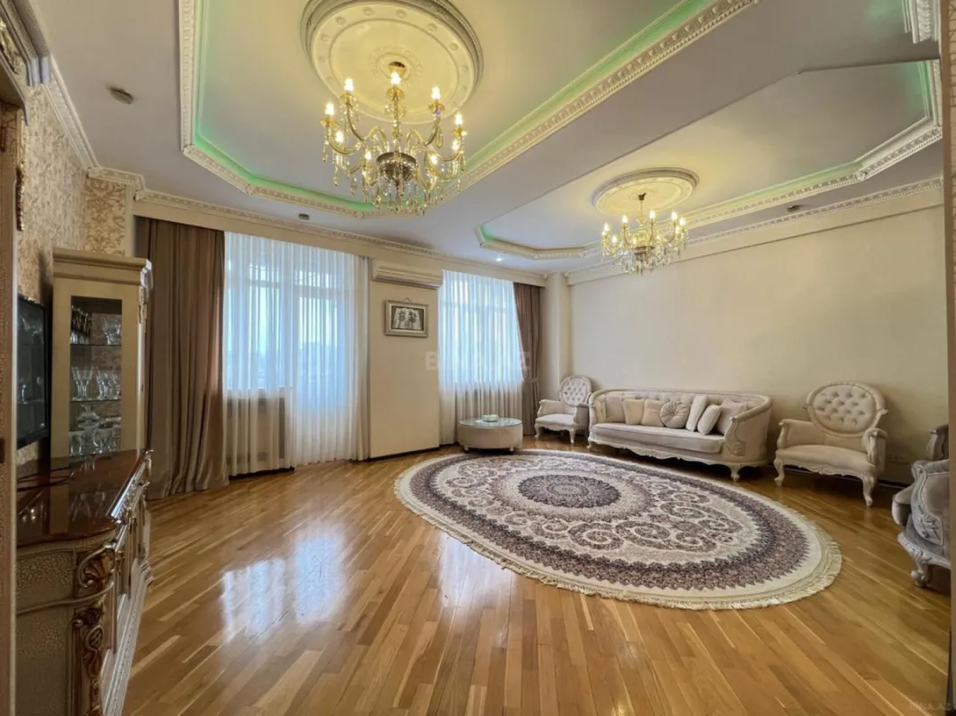 Satılır 3 otaqlı mənzil 170 m²