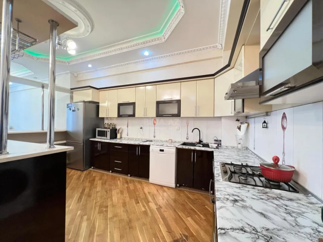 Satılır 3 otaqlı mənzil 170 m²