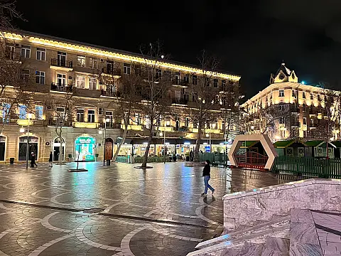 Kirayə verilir 3 otaqlı mənzil 100 m² — Bakı, Sahil qəs. 3 otaq 100.00 m²