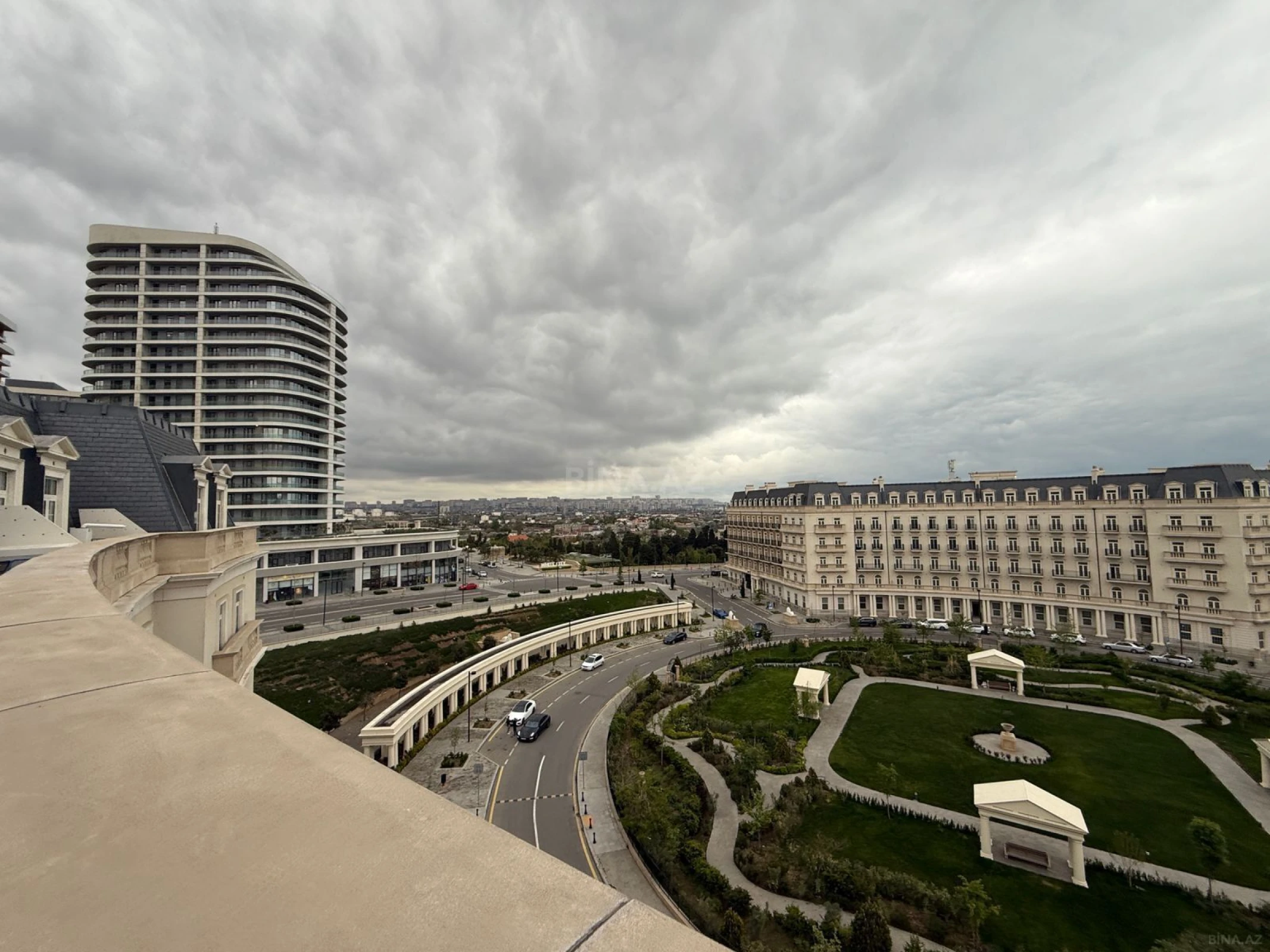 Satılır 3 otaqlı mənzil 115 m²