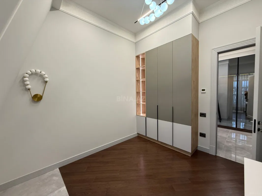 Satılır 3 otaqlı mənzil 115 m²