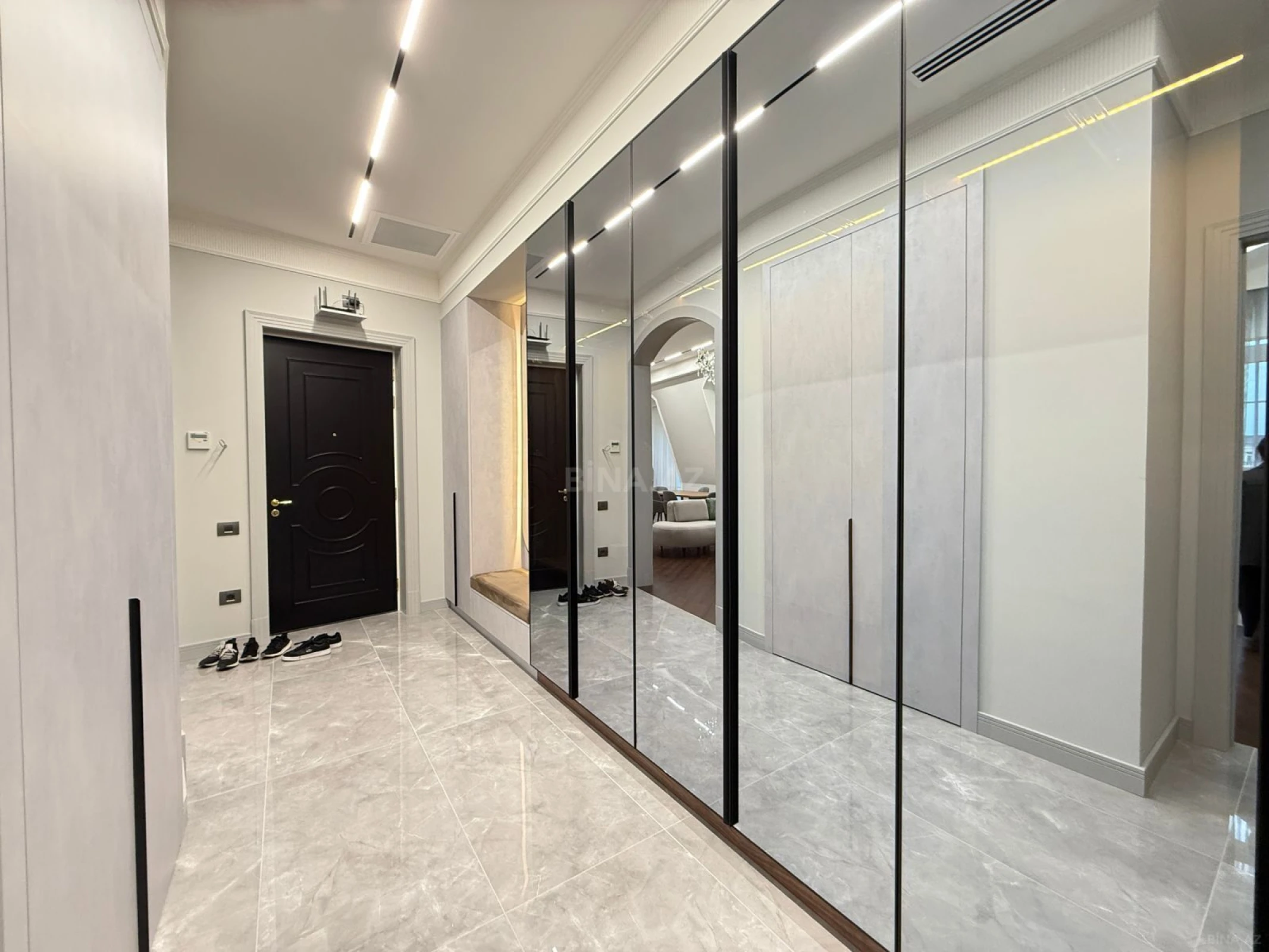 Satılır 3 otaqlı mənzil 115 m²