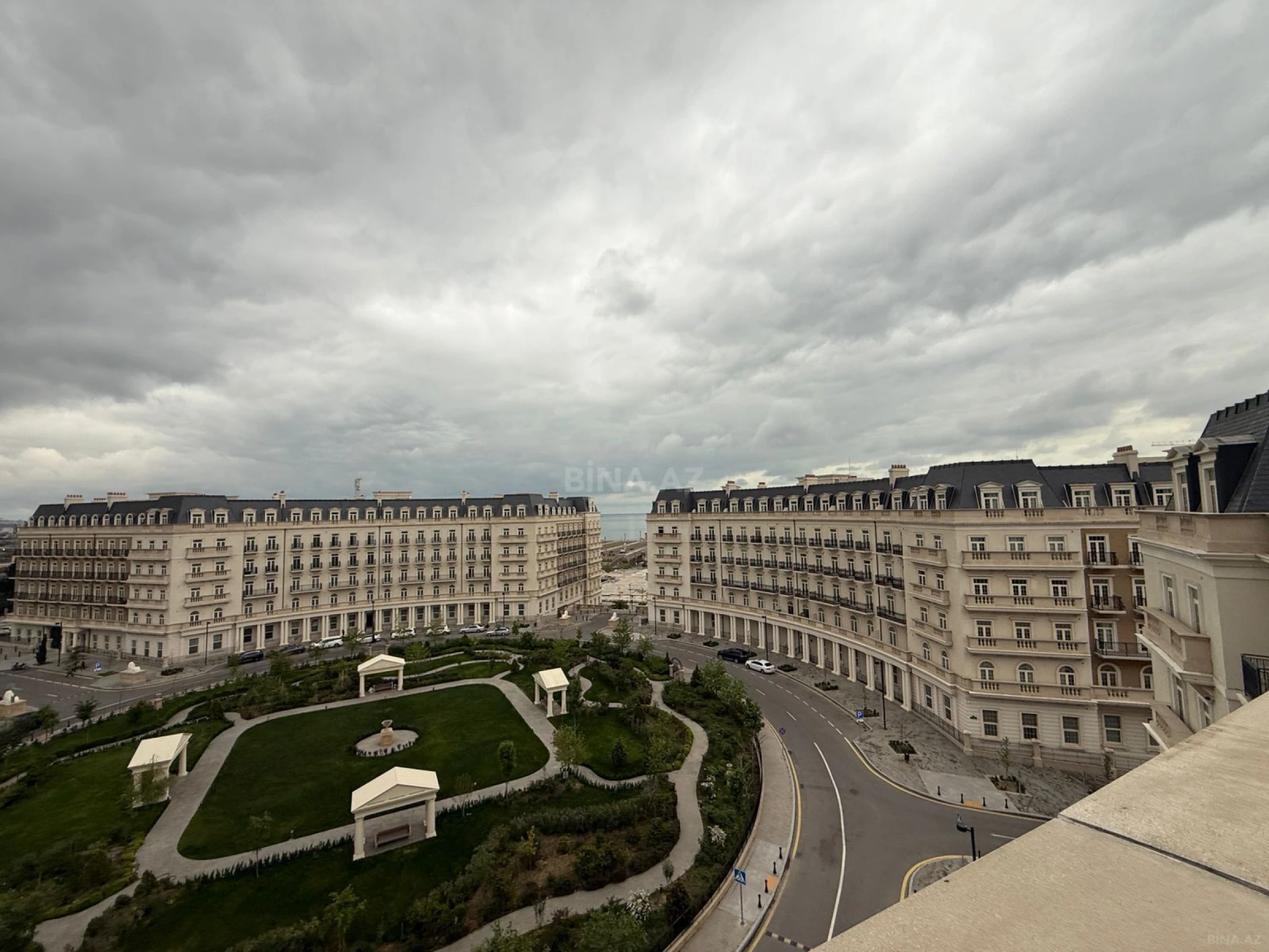 Satılır 3 otaqlı mənzil 115 m²