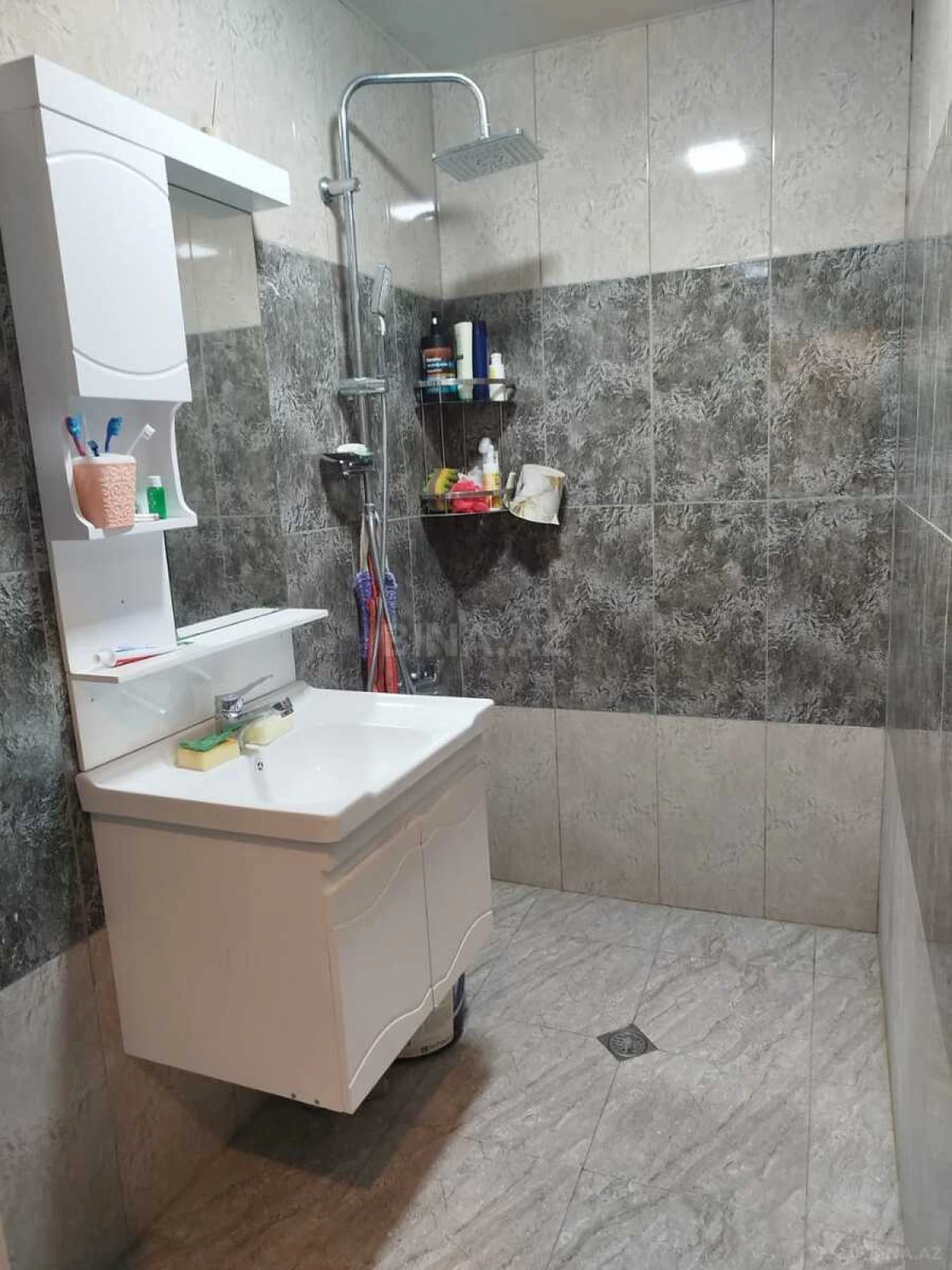 Satılır 4 otaqlı mənzil 110 m²