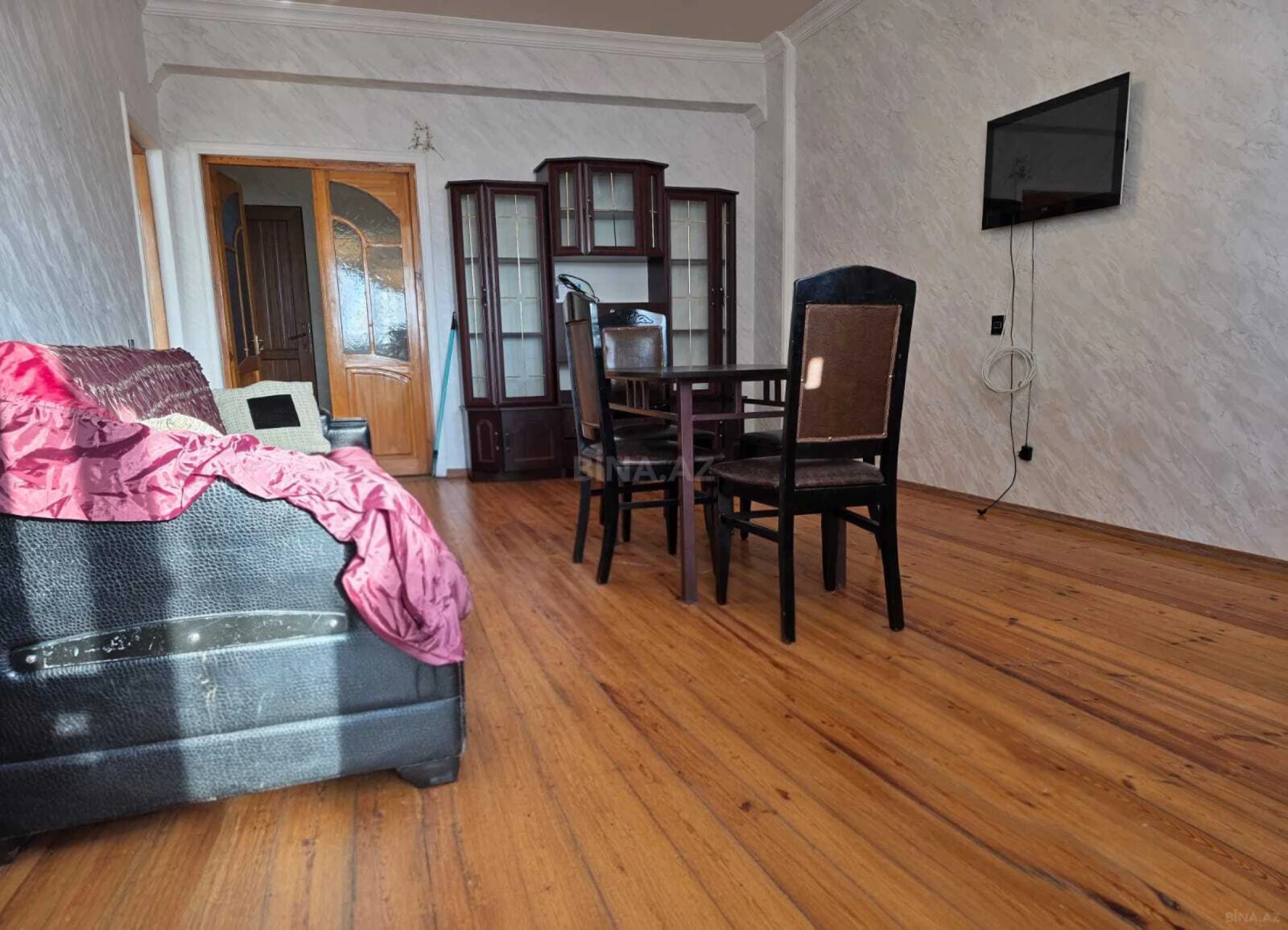 Kirayə verilir 2 otaqlı mənzil 60 m²