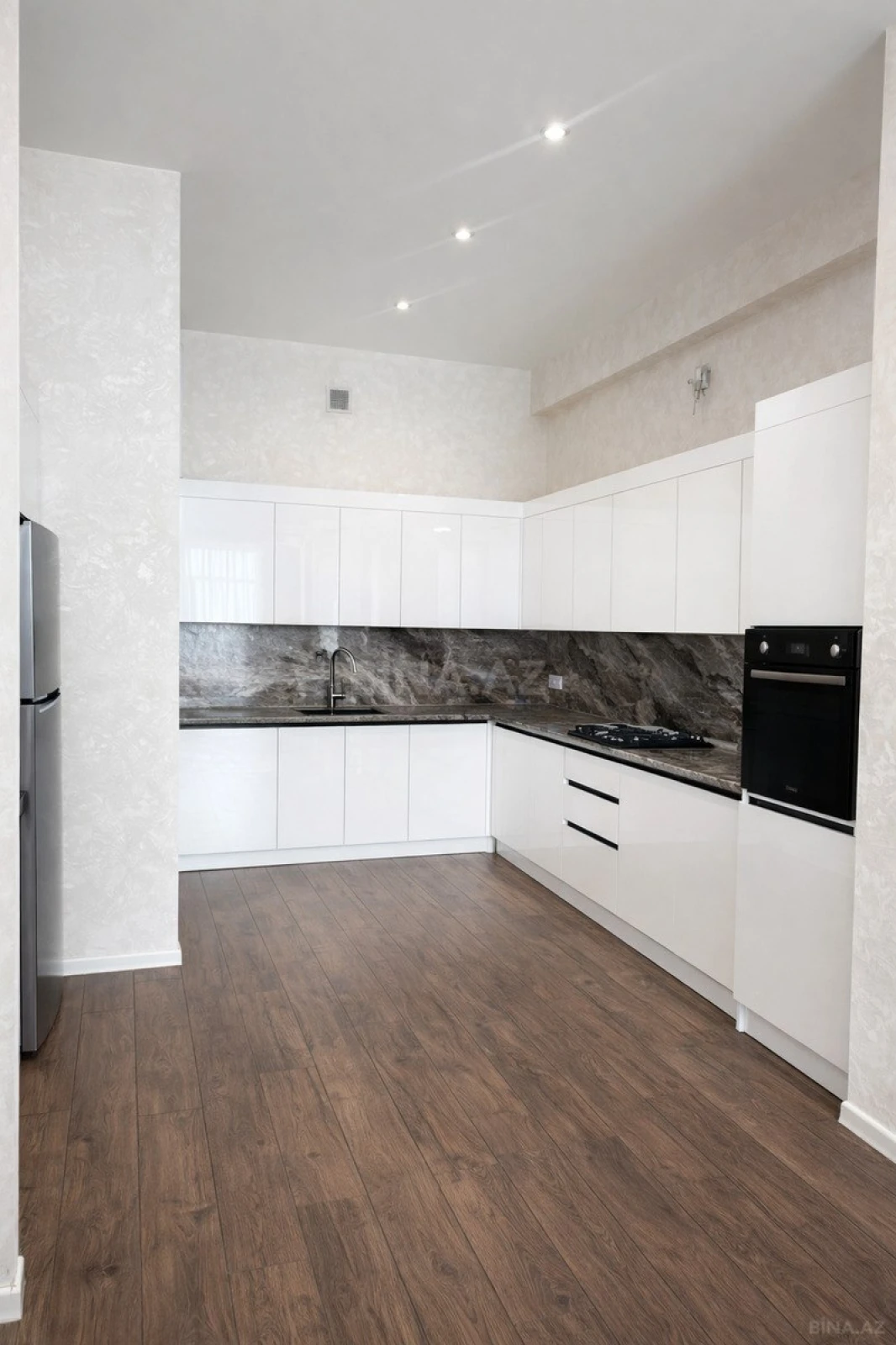 Satılır 2 otaqlı mənzil 94.5 m²