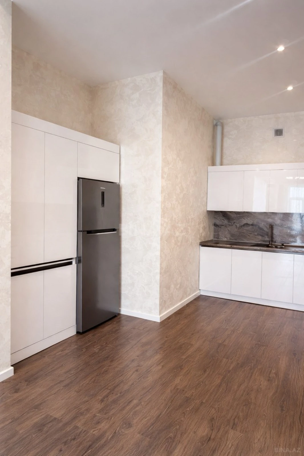 Satılır 2 otaqlı mənzil 94.5 m²