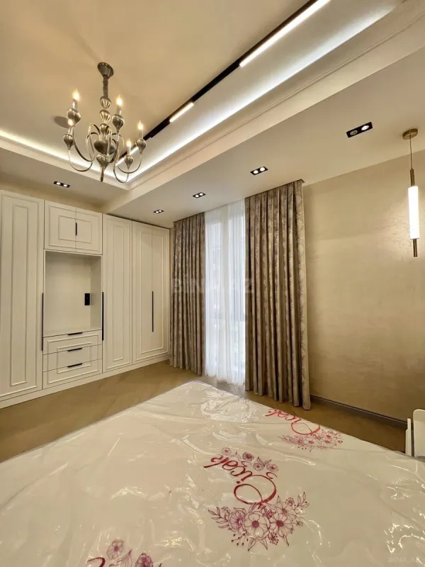 Satılır 3 otaqlı mənzil 117 m²