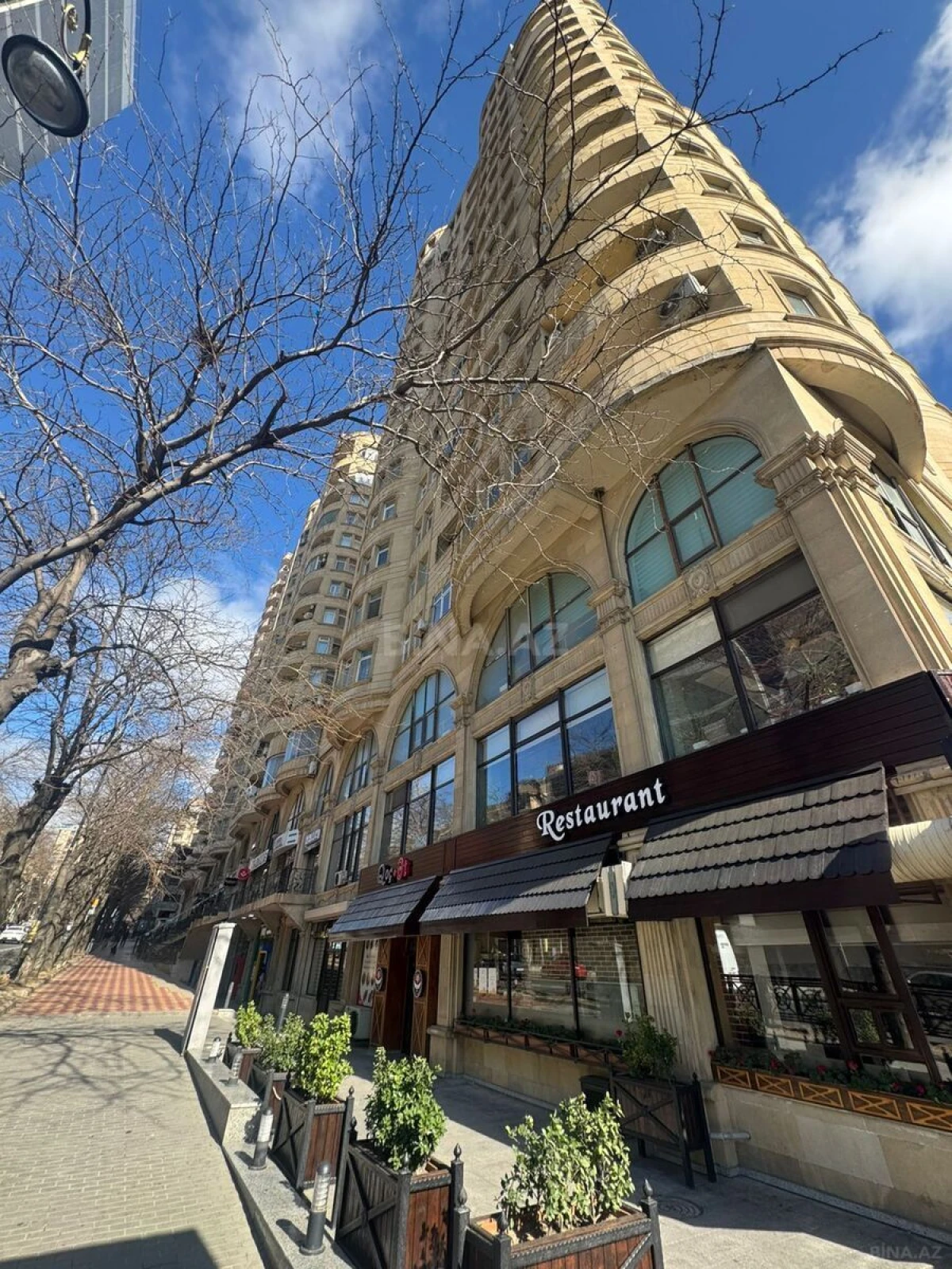 Satılır 2 otaqlı mənzil 119 m²