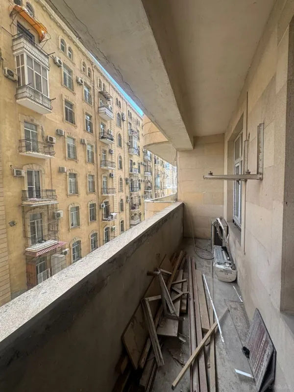 Satılır 2 otaqlı mənzil 119 m²