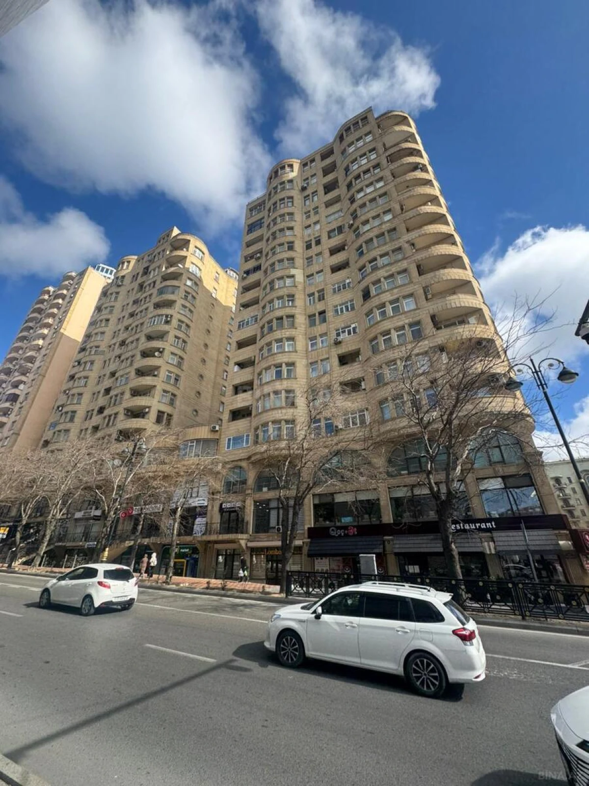 Satılır 2 otaqlı mənzil 119 m²