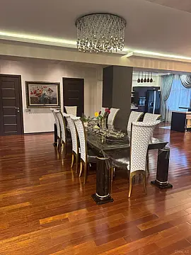 Satılır 4 otaqlı mənzil 170 m²