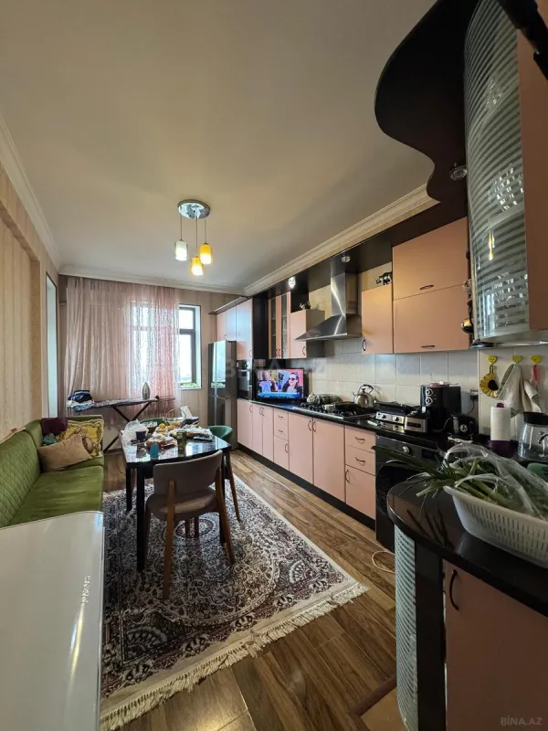 Satılır 3 otaqlı mənzil 147 m²
