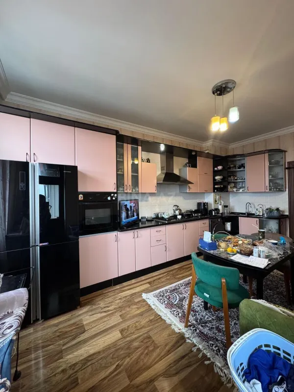 Satılır 3 otaqlı mənzil 147 m²