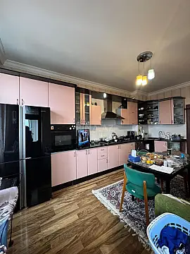 Satılır 3 otaqlı mənzil 147 m²