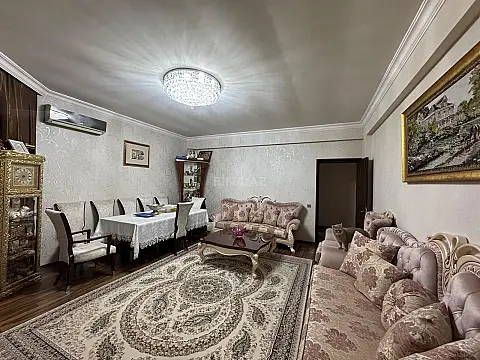 Satılır 3 otaqlı mənzil 147 m²