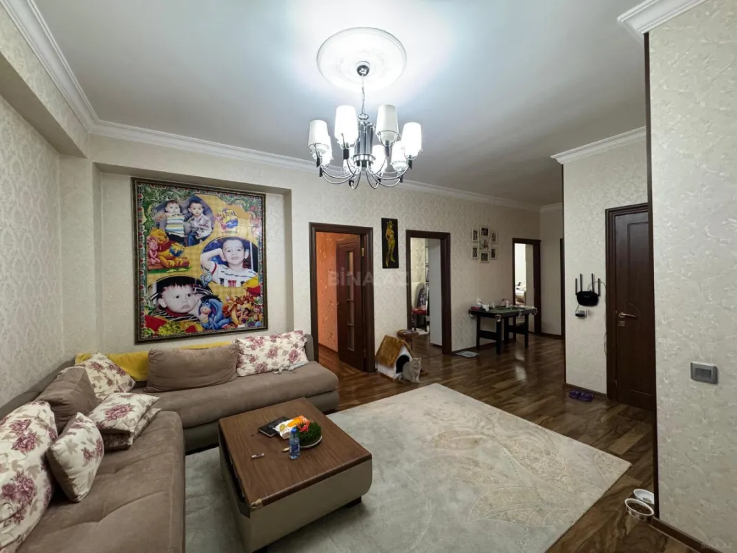 Satılır 3 otaqlı mənzil 147 m²