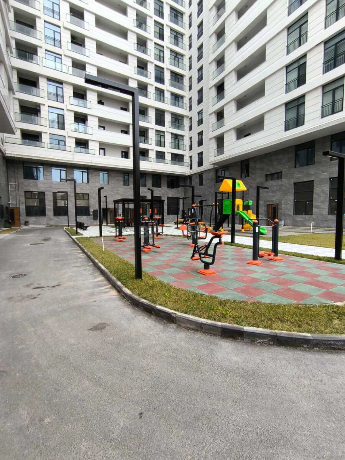 Satılır 2 otaqlı mənzil 94.5 m²