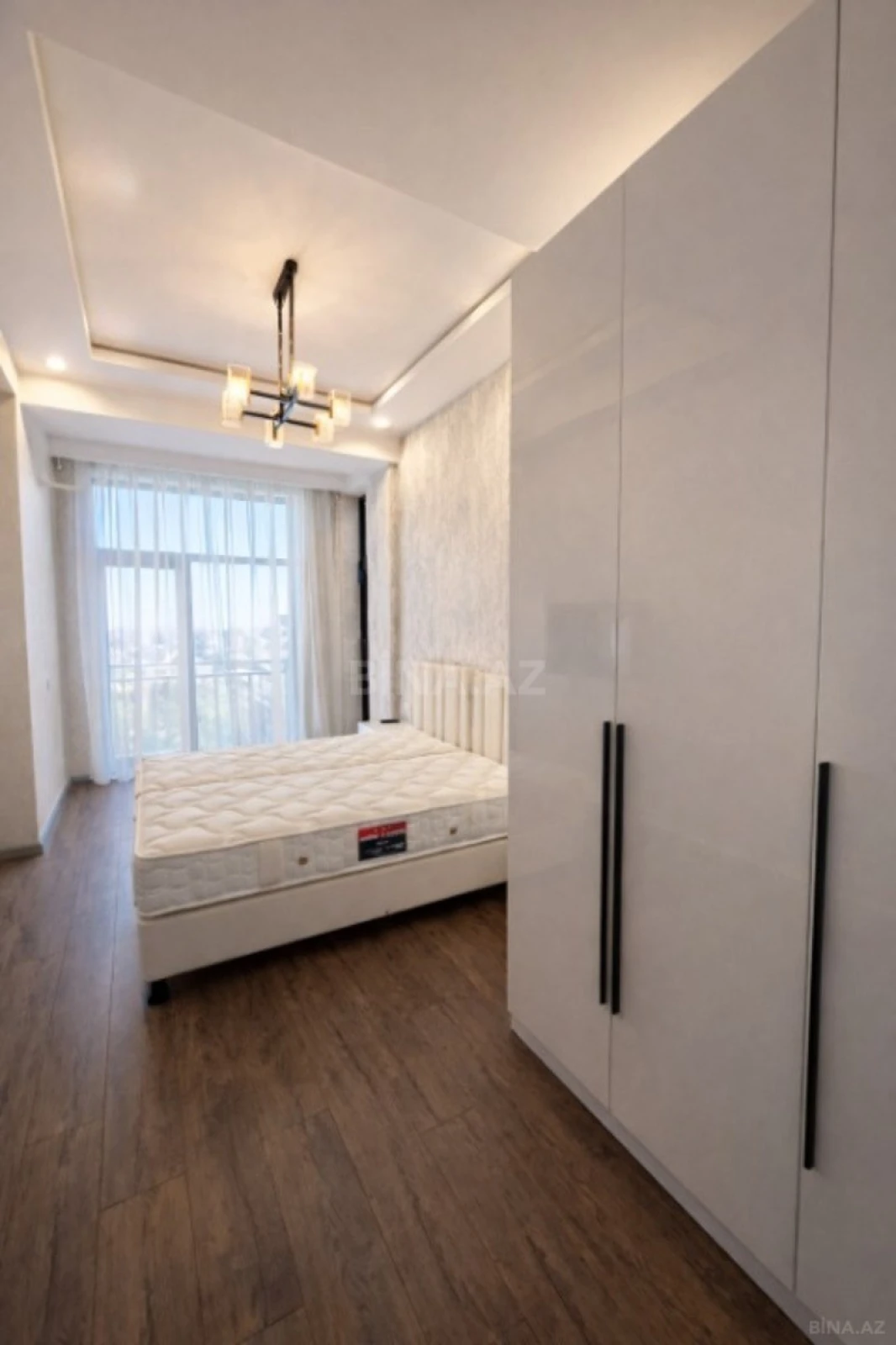 Satılır 3 otaqlı mənzil 102.7 m²