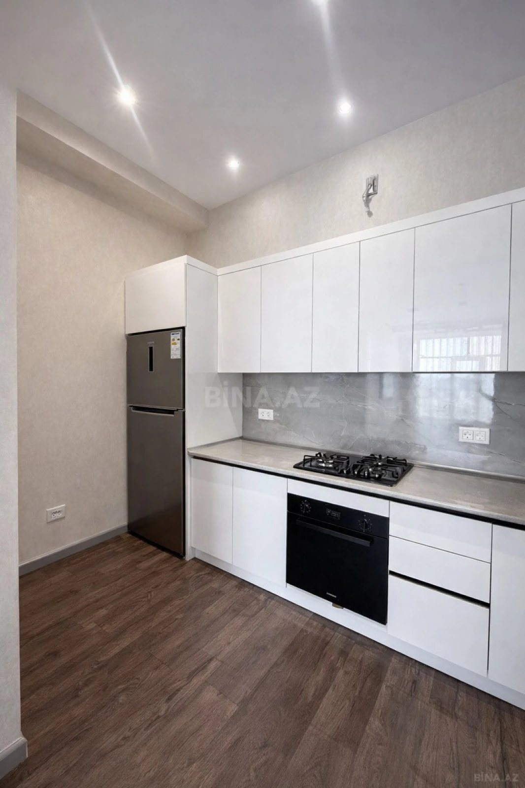 Satılır 3 otaqlı mənzil 102.7 m²